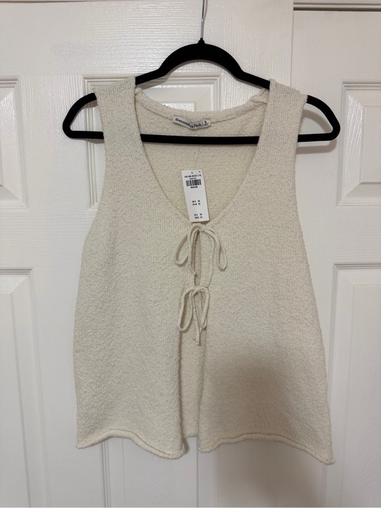 Abercrombie & Fitch Tops - NWT Abercrombie & Fitch Cream Knit Tie-Front Sleeveless Top - Size Medium